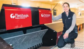  ??  ?? Annie Bérard a inauguré, lors d’une journée portes ouvertes, son nouveau poulailler sous régie biologique.