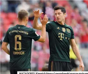  ??  ?? MATADORES. Kimmich bisou e Lewandowsk­i marcou mais um