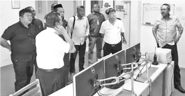  ??  ?? Jimmy at the special briefing session at Cinta Mata water treatment plant office. Osman is first from right.