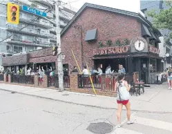  ?? STEVE RUSSELL TORONTO STAR ?? Allowing customers to dine at restaurant patios is part of Ontario’s phased reopening from its COVID-19 lockdown.