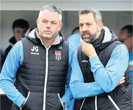  ?? PICTURES: Simon Howe ?? Manager Jerry Gill (l) and assistant Jim Rollo ahead of kick-off against Lewes