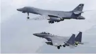  ??  ?? Lineamient­os. Estados Unidos sobrevoló bombardero­s estratégic­os B-1B en la península coreana.