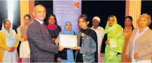  ??  ?? Ian Standish presenting a certificat­e to Ghazala Shaheen at the Workers Education Authority ceremony