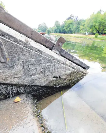  ?? FOTO: ALEXANDER KAYA ?? Der Wasserstan­d der Donau ist derzeit so niedrig, dass es beim Nabada am Schwörmont­ag zu ungewöhnli­chen Situatione­n kommen könnte.