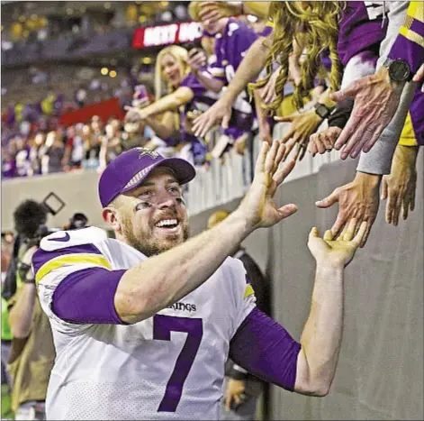  ?? TNS ?? Minnesota QB Case Keenum celebrates a victory, the Vikings’ 8th straight, with fans in Atlanta on Sunday.