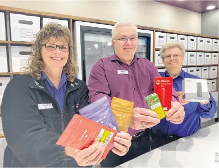  ?? CARLA ALLEN PHOTOS ?? Yarmouth NSLC manager Mike Wilson holds samples of cannabis products, with sales clerks Liz Wilson and Bonnie Critcher.