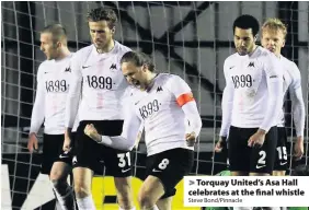  ?? Steve Bond/Pinnacle ?? > Torquay United’s Asa Hall celebrates at the final whistle