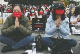  ?? (AP/Chiang Ying-ying) ?? Myanmar nationals living in Taiwan pray for victims and express their disdain against the military regime in Myanmar during a demonstrat­ion at Liberty Square in Taipei, Taiwan.
