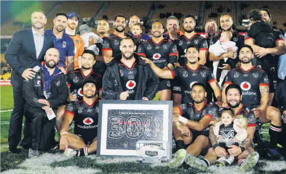  ?? PHOTO: GETTY IMAGES ?? Doing it for the man . . . Simon Mannering poses for a photo with his New Zealand Warriors teammates after playing in his 300th match, against the Canberra Raiders, at Mt Smart Stadium in Auckland last Friday.