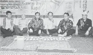  ??  ?? ADAT: (Ari kiba) Layang Ugek, Tapah Ata, Jamit, Joseph Jinggut, Nanta enggau Kareno Lampong bela miring.