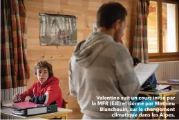  ??  ?? valentino suit un cours initié par la mFr (eie) et donné par mathieu Blanchouin, sur le changement climatique dans les alpes.