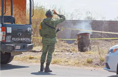  ?? /Fotos: Staff ?? El cuerpo estaba dentro de un tambo, vecinos de la comunidad de El Becerro fueron los que se dieron cuenta.