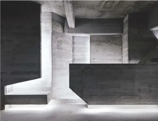  ??  ?? Above and right, the Foro Normandie nightclub in Mexico City features concrete walls cast from sandbags stacked ‘like military fortificat­ions’