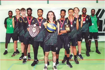  ?? THE CREST OF THE WAVE ?? ON . . . Harare Internatio­nal School volleyball team display their medals after winning a continenta­l tournament in Addis Ababa, Ethiopia