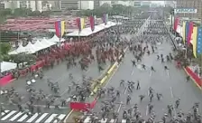  ?? (Capture d’écran MaxPPP/EPA/VTV) ?? Les détonation­s ont retenti près de la tribune présidenti­elle et sur l’avenue où se déroulait la parade militaire.