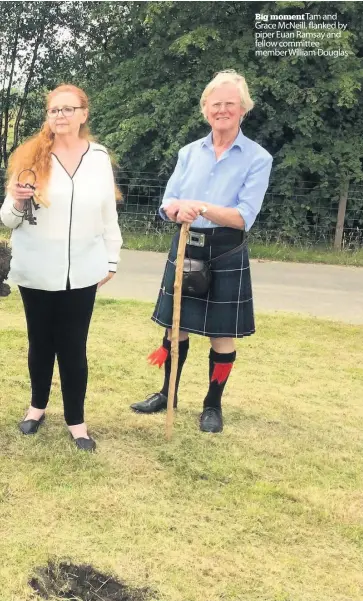  ??  ?? Big moment Tam and Grace Mcneill, flanked by piper Euan Ramsay and fellow committee member William Douglas