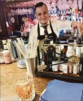  ?? CONTRIBUTE­D BY SUZANNE VAN ATTEN ?? At The Consulate, bartender Giovanni Ramirez created the Goldfinger, only available on the happy hour menu.