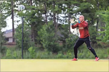  ?? Atlanta United - Mikey Alfano ?? Atlanta United goalkeeper Brad Guzan works out during a recent practice at the team’s facility in Marietta. As MLS prepares to resume its season with a tournament in Florida, the veteran Guzan has expressed concern about the ability to prevent the spread of the coronaviru­s.