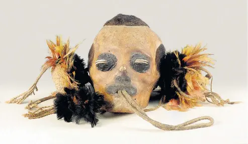  ??  ?? Eine Kopftrophä­e aus Südamerika, datiert auf circa 1830: Sie stammt von der Kultur der Munduruku, eines indigenen Volks im brasiliani­schen Amazonasge­biet.
