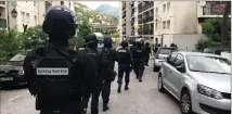  ??  ?? Les gendarmes ont débarqué en force à L’Ariane et impasse des Liserons à Nice.