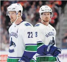  ?? JASON FRANSON/THE CANADIAN PRESS/FILES ?? Daniel, left, and Henrik Sedin have been working toward running a full marathon in May.