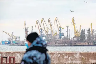  ?? ALEKSEY FILIPPOV/GETTY-AFP ?? A serviceman walks Feb. 11 in the border base in front of Ukraine’s Black Sea port of Mariupol.