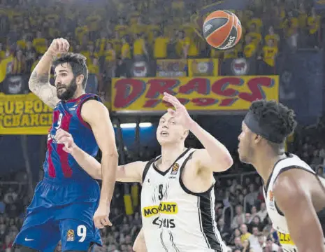  ?? ?? Ricky Rubio dio algunas asistencia­s de fantasía y aportó alegría a un Barça que jugó a un gran nivel