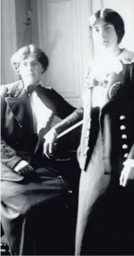  ?? WIKICOMMON­S/BIBLIOTECA NACIONAL DE FRANCIA. ?? Una imagen de 1913 de la compositor­as Nadia Boulanger (1887-1979) y Lili Boulanger (1893-1918). La comunidad científica bautizó el asteroide 1181 con el nombre Lilith para honrar a esta compositor­a.