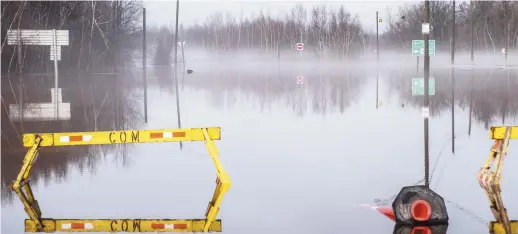  ??  ?? Les inondation­s et les pannes de courant seront plus courantes en raison des changement­s climatique­s, selon Michel Grégoire, le directeur de l’Organisme de bassin versant du fleuve Saint-Jean. - Archives