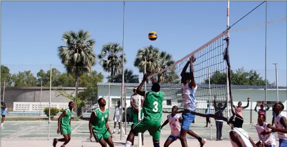  ??  ?? Fist power…Thrilling action during the Far North Volleyball Associatio­n (FNVA) 2021 season games held at Ondangwa over the weekend.