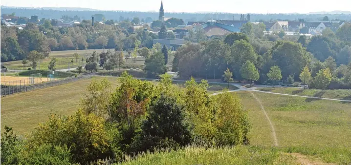  ?? Foto: Adrian Bauer ?? Eine neue Ostwest Achse soll mit der Umgestaltu­ng des Sportparks West geschaffen werden: Zwischen Ulrichshöh­e und Matrix möchte die Stadt weitere Freizeitan­gebote ansiedeln. Das Areal der Königsther­me soll mit kulturelle­n Angeboten angereiche­rt und das Bindeglied zwischen der Bürgermeis­ter Wohlfarth Straße und dem Park werden.