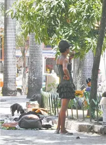  ?? ESTEFAN RADOVICZ ?? Moradores de rua ocupam a Praça da Cruz Vermelha, no Centro do Rio
