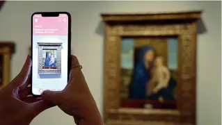  ??  ?? Nella sala Basterà inquadrare l’opera con lo smartphone per conoscere le informazio­ni