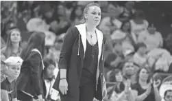  ?? DARRYL WEBB/AP ?? Las Vegas Aces coach Becky Hammon keeps an eye on her team during a game against the Phoenix Mercury on Friday in Phoenix.