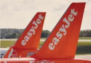  ??  ?? Lo scontro.
EasyJet, Ryanair e Iag contro il governo inglese
EPA