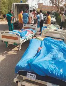  ?? Courtesy: Twitter ?? Makeshift hospital beds were arranged for the people who were injured in a gun attack and a blast in southern Iraq.