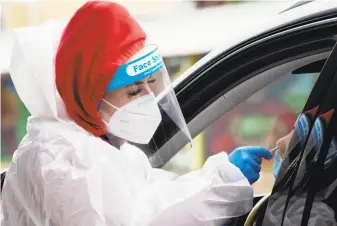  ?? Jessica Christian / The Chronicle 2020 ?? Francesca Deltrete administer­s a nose swab coronaviru­s test at the Alemany Farmers’ Market drivethru site in San Francisco in 2020. The Bay Area is seeing new demand for testing.