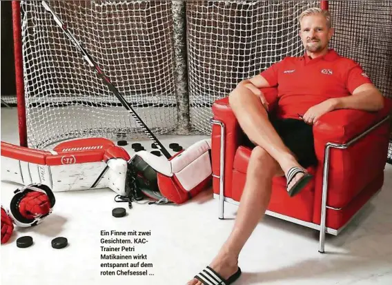  ??  ?? Ein Finne mit zwei Gesichtern. KACTrainer Petri Matikainen wirkt entspannt auf dem roten Chefsessel ...