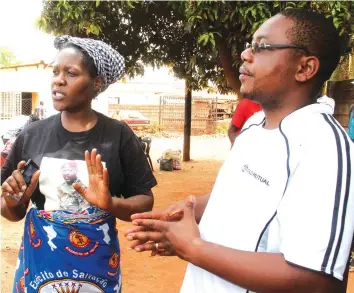  ??  ?? Crispen Nyemba’s wife Melta together with Tamburai Nyemba express a point yesterday at their Warren Park homestead. (Picture by Kudakwashe Hunda)