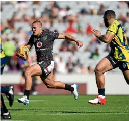  ?? PHOTOSPORT ?? Wing Tuimoala Lolohea looms as one of the Warriors’ main attacking threats this season with his ability to beat defenders.