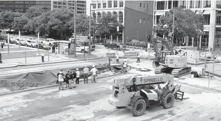  ?? BARBARA HADDOCK TAYLOR/BALTIMORE SUN ?? Work continues in the area of the sinkhole at Pratt and Howard streets downtown.