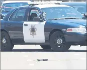  ?? STAFF FILE PHOTO ?? San Jose police put a yellow evidence marker next to an object lying in the street as they investigat­ed the scene of an officerinv­olved shooting in 2014.