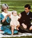  ?? Foto: UPI, dpa ?? 23. April 1983: Diana und Charles sind auf Staatsbesu­ch in Australien – mit Baby William.