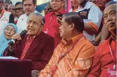  ??  ?? DR Mahathir pada sidang media sidang media, semalam. Turut sama, Timbalan Presiden Pakatan Harapan Datuk Seri Muhyiddin Yassin (kanan) dan Dr Wan Azizah (kiri) serta Presiden AMANAH Mohamad Sabu (dua dari kanan).