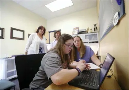  ?? ASSOCIATED PRESS ?? Student Emily Scott meets with her advisor Courtney Lloyd, and professors Monica Lepore, head of program and Claire Verden at West Chester University in West Chester.