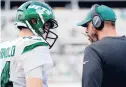  ?? M. EBENHACK/AP
PHELAN ?? Jets head coach Adam Gase sees — and hears — a clear difference in quarterbac­k Sam Darnold each time he opens his mouth. Gase will start calling a play during practice, and the QB routinely finishes his sentences.