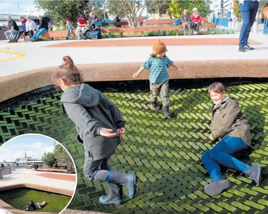  ?? Photo / Sylvie Whinray ?? Artist Tessa Harris plays with her mokopuna Noah Harris, 6, and Casey Harris, 3, on the newly installed interactiv­e work in downtown Auckland.