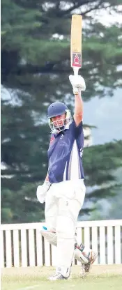  ?? ?? Daniel Sheehan acknowledg­es the applause as he reaches 50 runs.