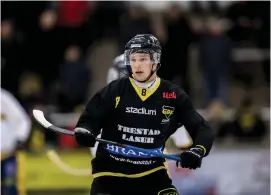  ?? Bild: SEBASTIAN LAMOTTE ?? Gripens lagkapten Adam Blomster var tillbaka på isen igen efter en fotskada. Arkivbild.