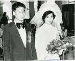  ??  ?? 吴孟达1976年与第­1任太太麦莉莉结婚，曾在婚内出轨，但两人婚姻仍维持了1­8年。